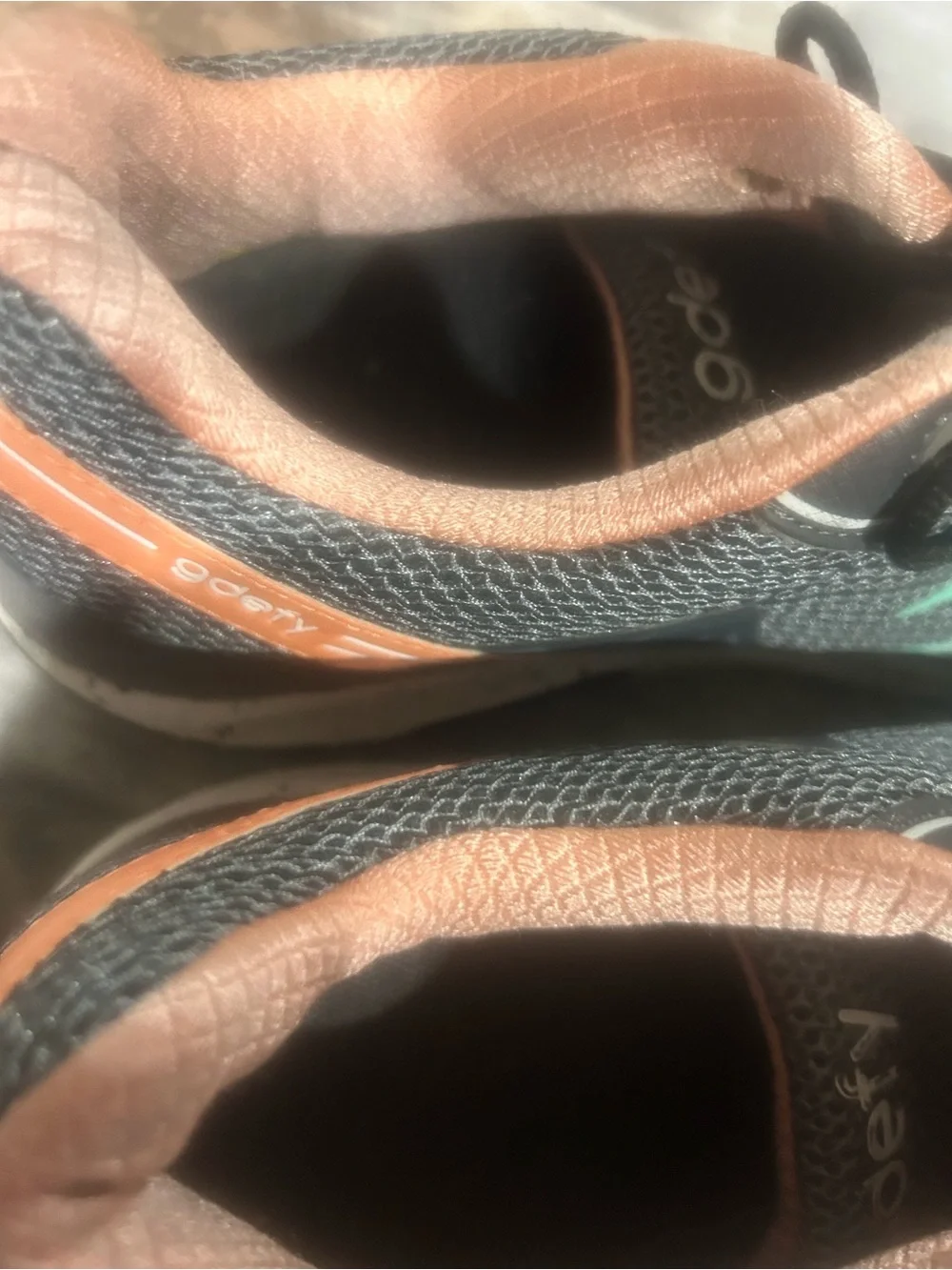 Women's size 11 siGravty Defy Mighty walk sneakers